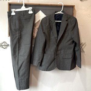 Boys Cat and Jack Charcoal Gray Suit Size 7